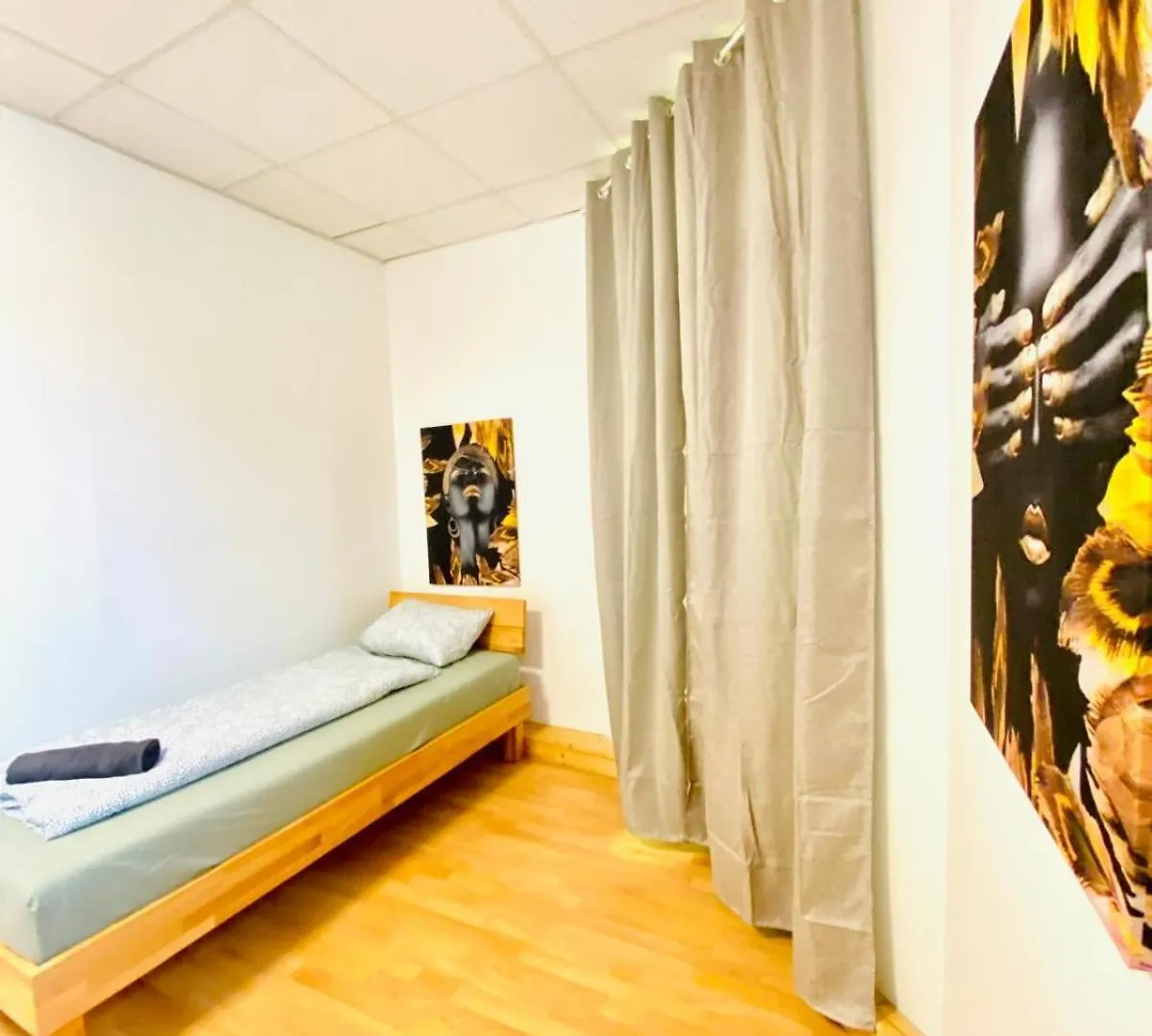 Elegant 3 Bedroom Shared Apt Convenient City Access Vienna