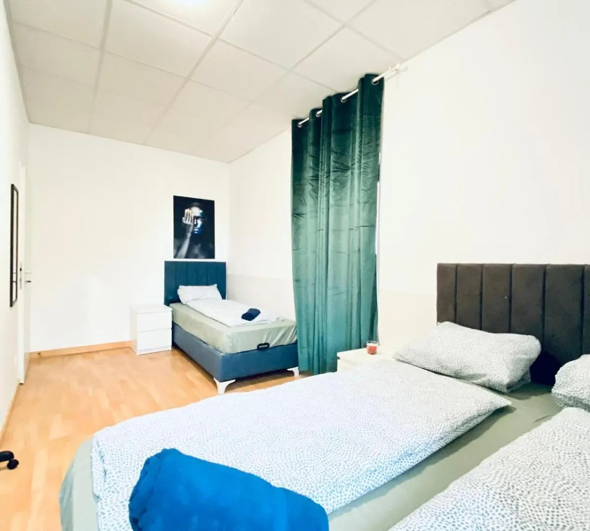 Elegant 3 Bedroom Shared Apt Convenient City Access Vienna