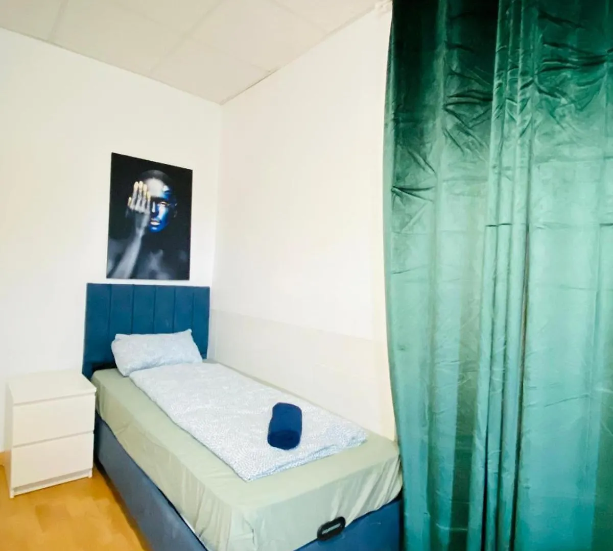 Elegant 3 Bedroom Shared Apt Convenient City Access Vienna Apartment