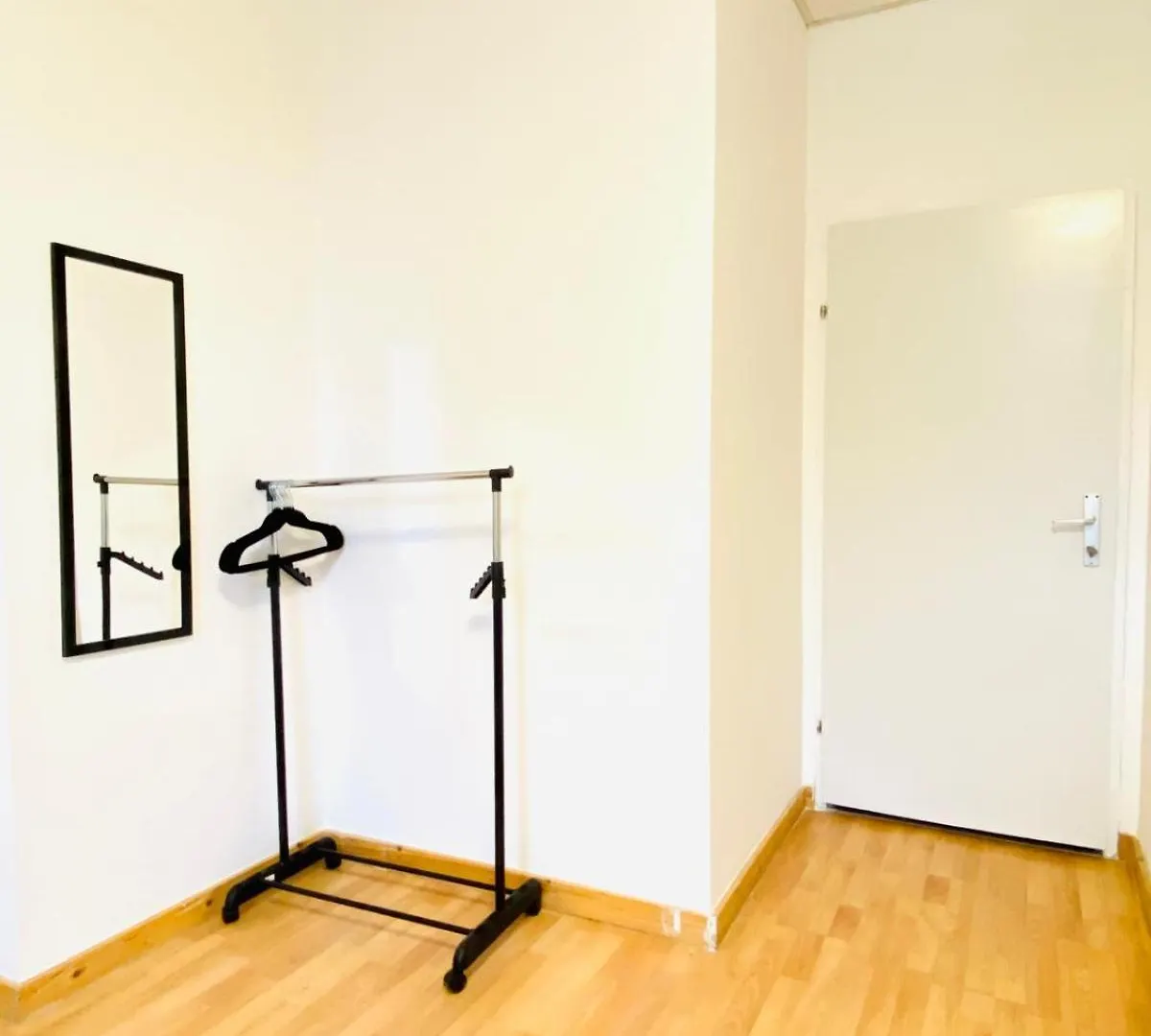 Elegant 3 Bedroom Shared Apt Convenient City Access Vienna